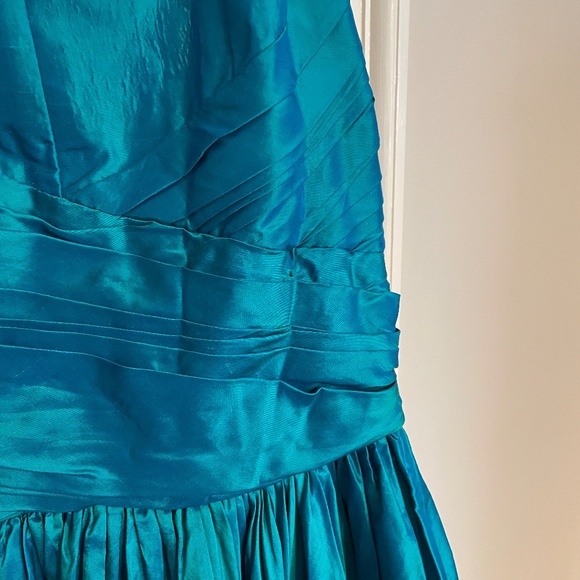 Luxury Jessica McClintock silk evening gown strapless VIDEO IN PHOTOS - Picture 5 of 9